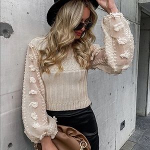 Love this cropped oatmeal cream sweater. One size. The details n the sleeve r 😘